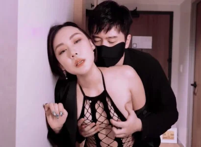 Người vợ bán thân cho sếp để kiếm tiền trả nợ cho chồng